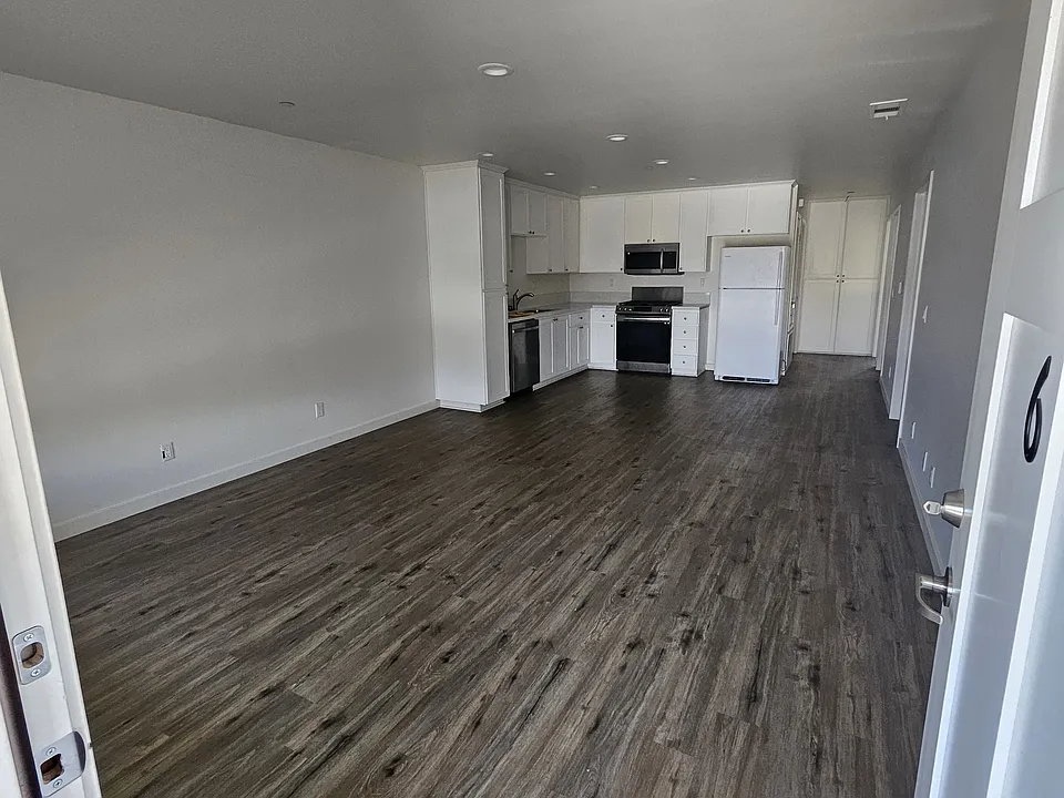 1139 Sumner Ave #6