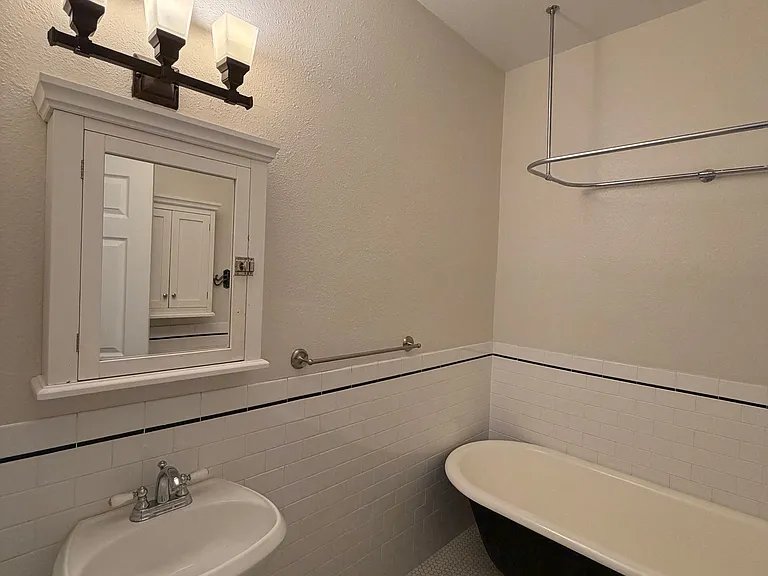 The Lauren Renee Apartments — Photo 11
