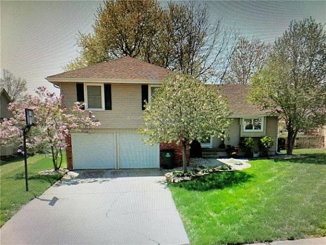 1st image of 514 SE Vista Dr