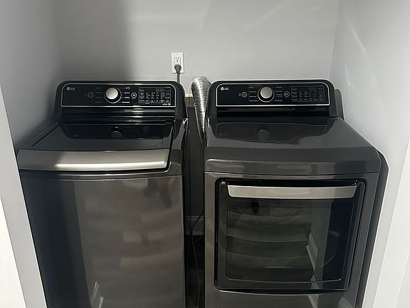 4th image of 407 N Lakewood Ave Room 2