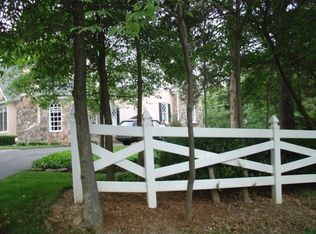 9002 Ridge Ln, Vienna, VA 22182