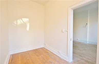 Rented by R New York