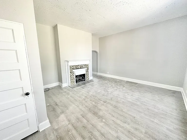 2901 S 43rd St — Photo 12