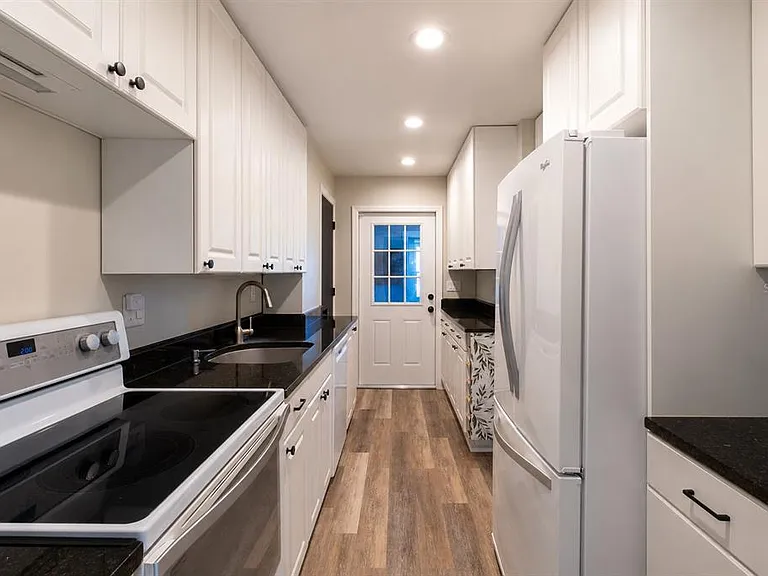 3018 19th Pl SW — Photo 10