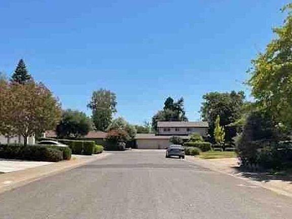 Exterior Neighborhood (street photo)