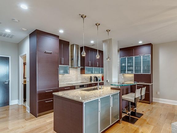 4th image of 400 Pike St Unit 605
