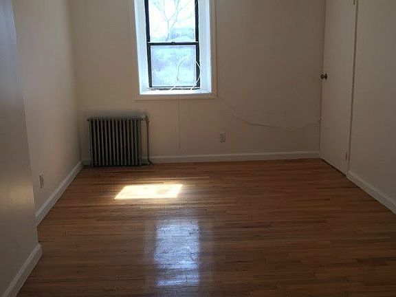 4th image of 53 Bainbridge St #4