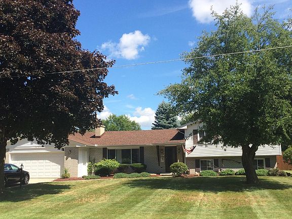 2nd image of 3090 Sherwood St