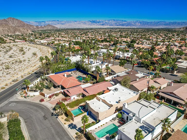 53180 Avenue Madero — Photo 43