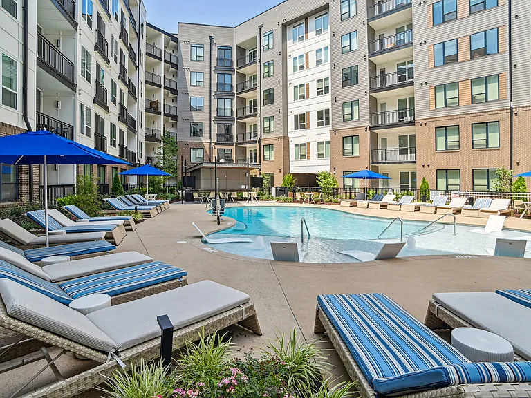 Solis Midtown — Photo 1