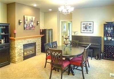 An elegant diningroom.