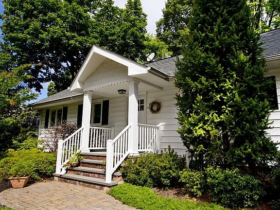 2nd image of 9 Hickory Dr