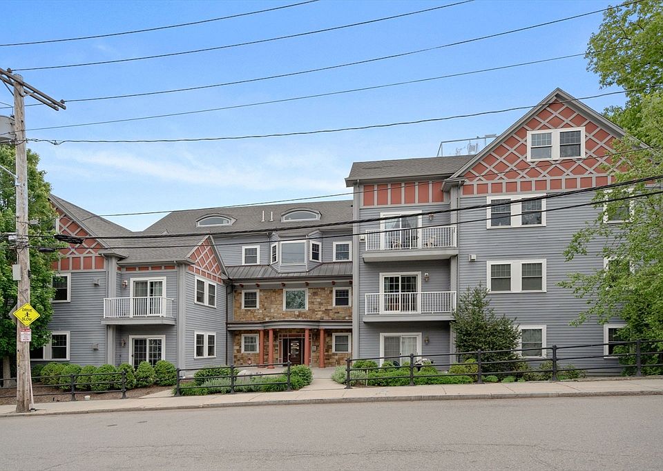 1st image of 224 Florence St APT 3