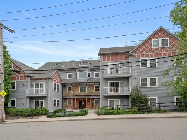 224 Florence St APT 3, Roslindale, MA 02131