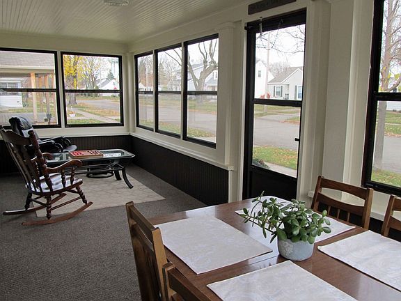 Bonus 4-Seasons Porch