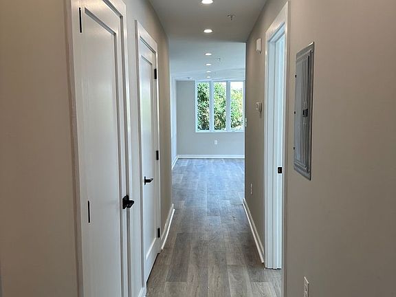 4th image of 114 York Rd #101