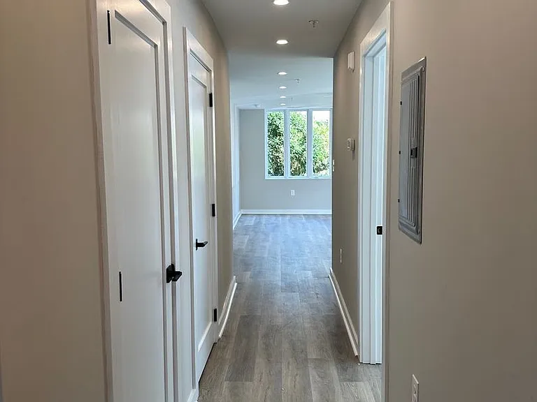 114 York Road — Photo 4