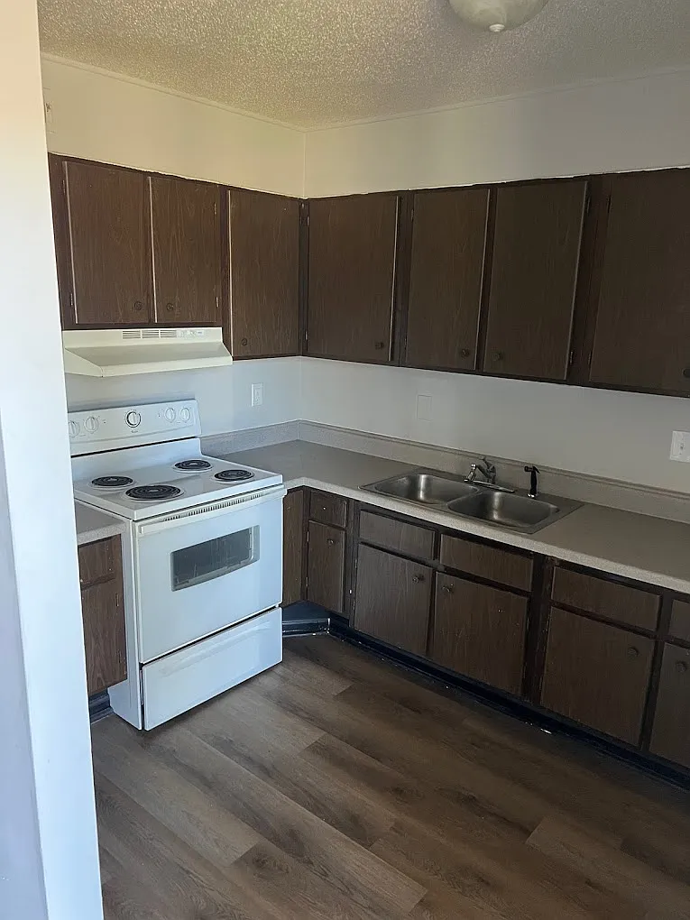 Pinecrest Village Apartments — Photo 3