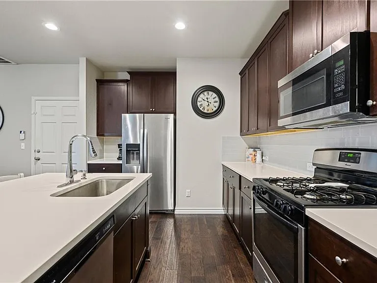 5308 Golden Canary Ln — Photo 5
