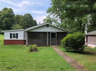 911 Upland Rd, Parkersburg, WV 26104