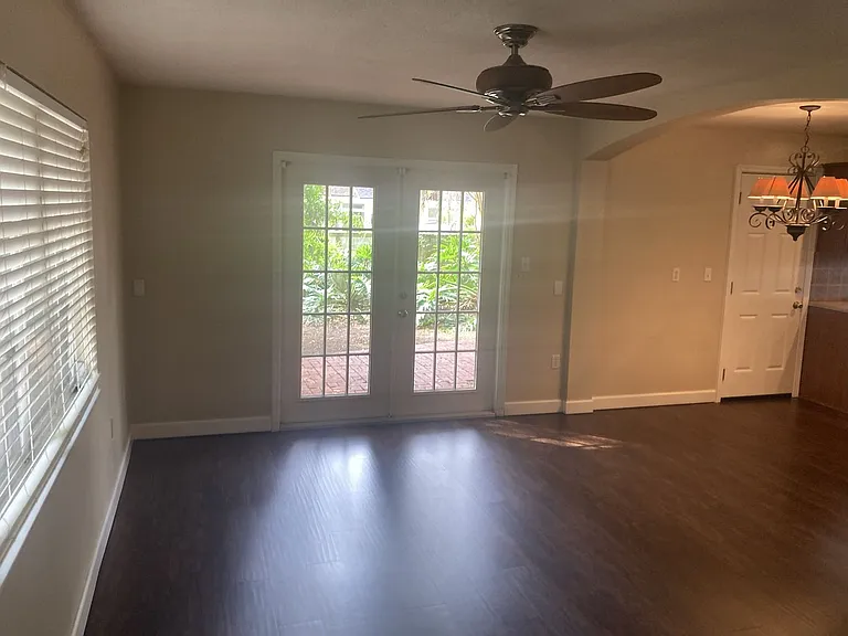 805 Oakdale St — Photo 2