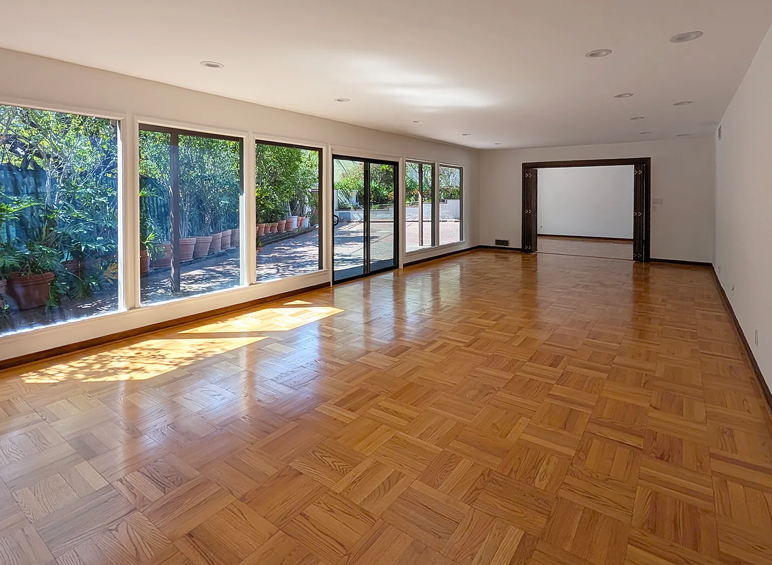7 bed, 6.5 bath, 4189 sqft, $16,500 — Photo 4