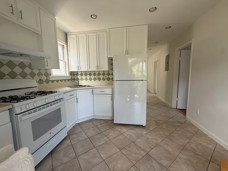 5 Daly St #2 — Photo 2