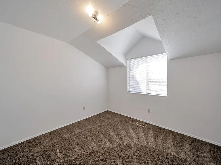 558 N Redwood Rd #2 — Photo 11