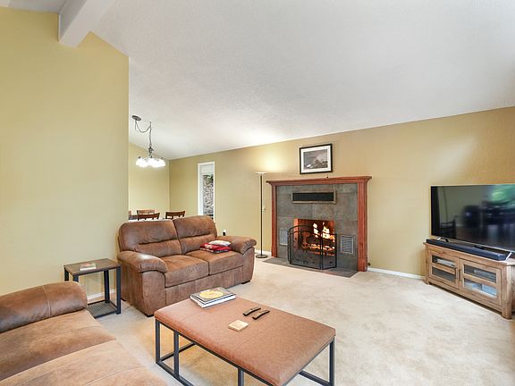 3rd image of 4025 W Ames Lake Dr NE