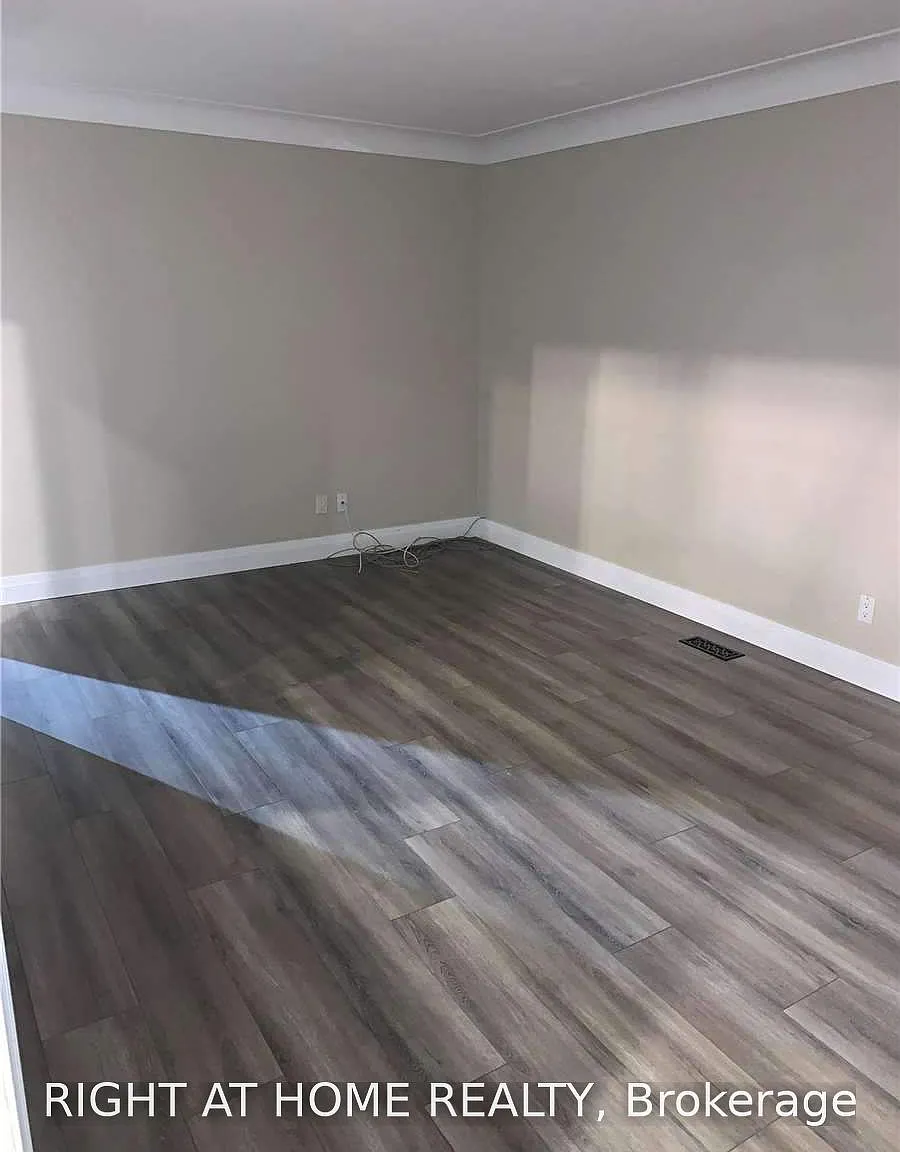 4 bed, $2,500 — Photo 2