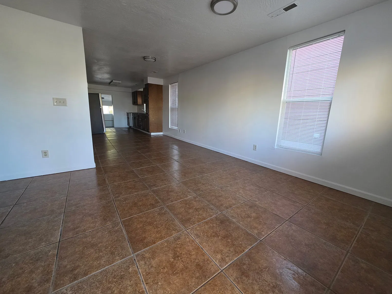 3 bed, 1250 sqft, $1,650 — Photo 3
