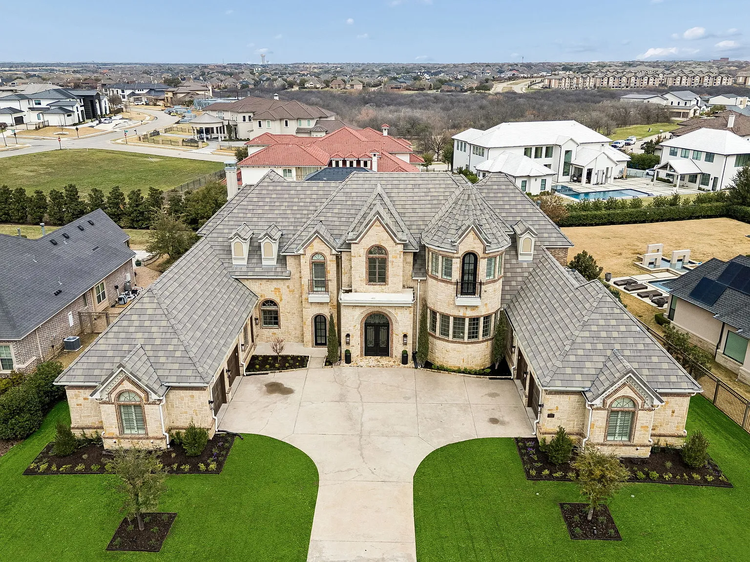 6 bed, 7234 sqft, $20,000 — Photo 4