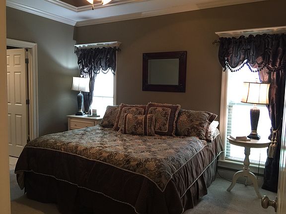 5th image of 200 Red Cedar Ln
