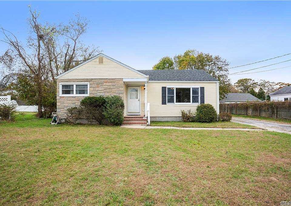 1st image of 141 Chapel Ave