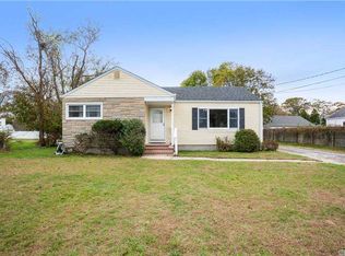 141 Chapel Ave, East Patchogue, NY 11772