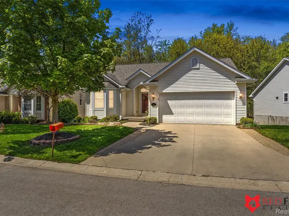 1199 Creek View Ct, Burton, MI 48509