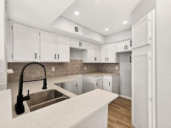 4th image of 9801 Walnut St #212