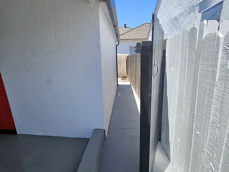 320 Locust Ave — Photo 42