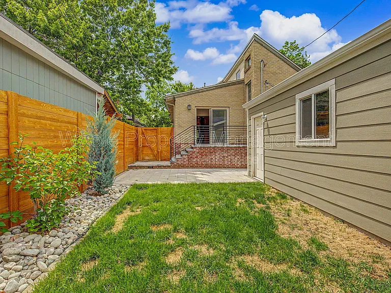 2514 Clermont St — Photo 31