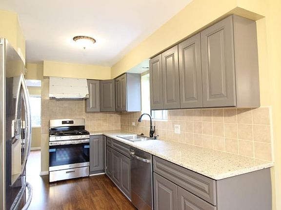 2nd image of 1225 Hunters Ln