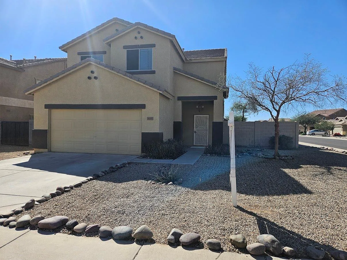 4 bed, 2.5 bath, 2740 sqft, $2,000 — Photo 1