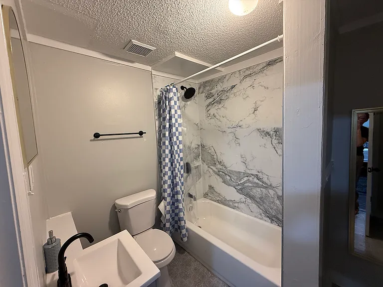 1511 Whitaker St #B — Photo 6
