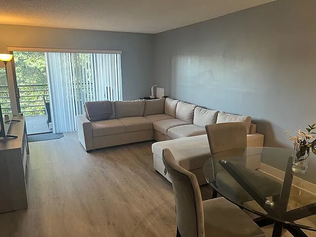Building Photo - 9440 SW 8th St #417