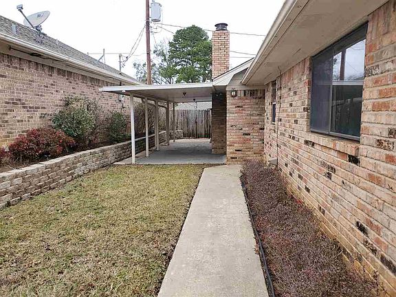 2nd image of 3 Wellington Dr