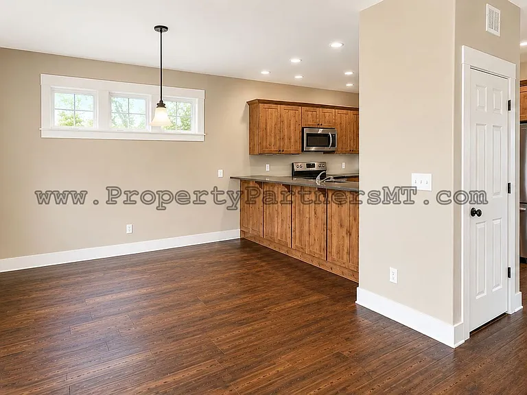 3157 Spring Ridge Dr — Photo 2