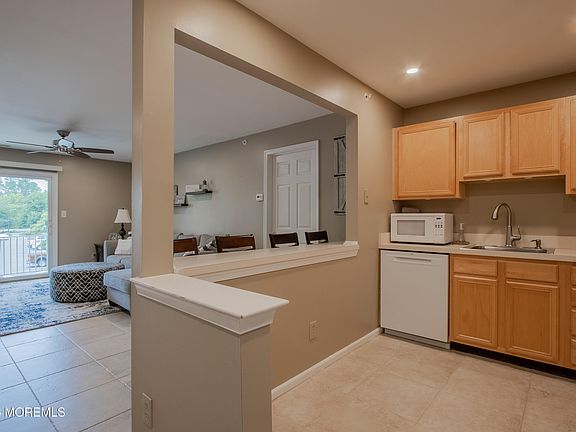 5th image of 414 Wedgewood Circle #25