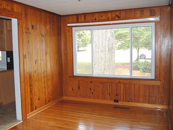 5th image of 1601 Fairfield Dr