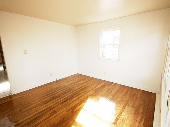 4th image of 2916 Poplar St