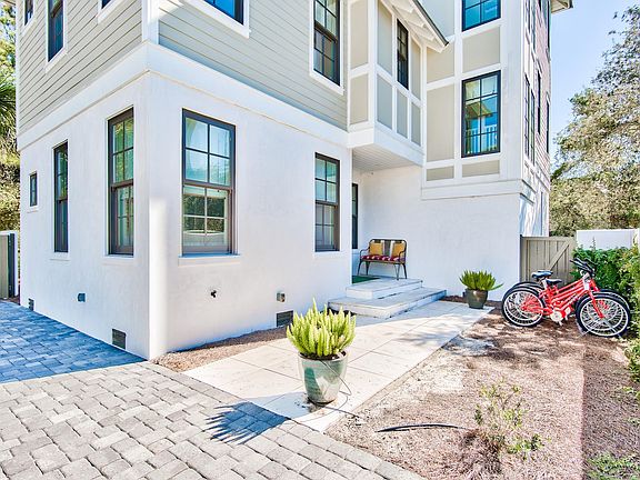 2nd image of 165 Sand Oaks Cir