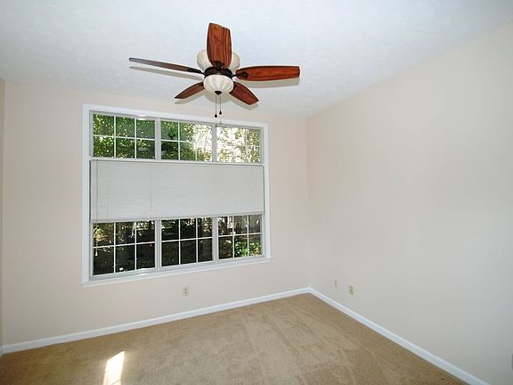 4th image of 102 Candlestick Pl